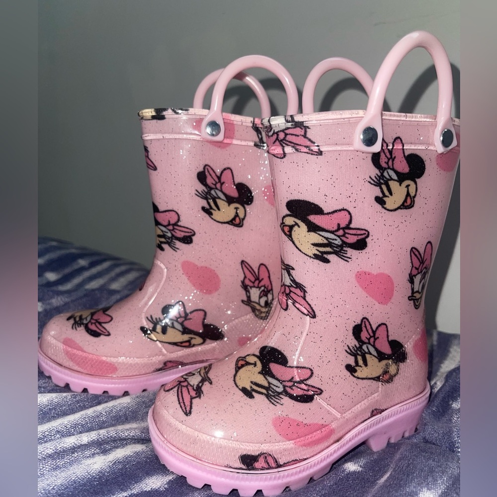 Minnie Mouse rain boots
